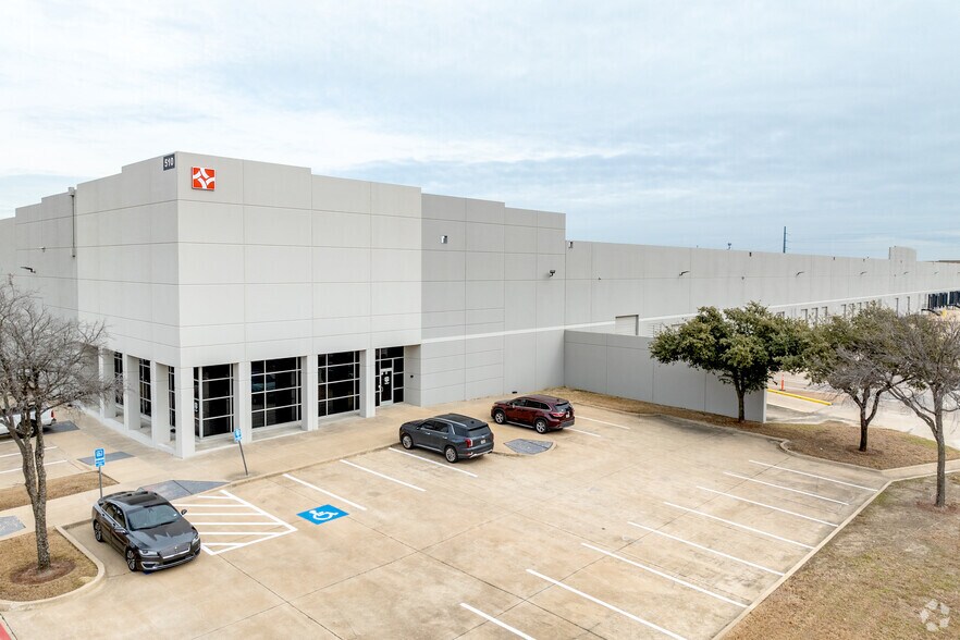 510 N Peachtree Rd, Mesquite, TX for lease - Building Photo - Image 2 of 8