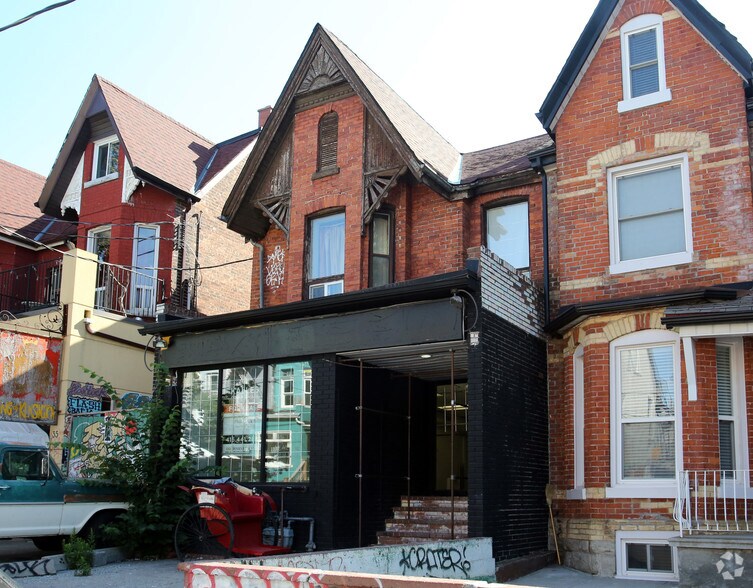 33 Kensington Ave, Toronto, ON à vendre - Photo du bâtiment - Image 2 de 2