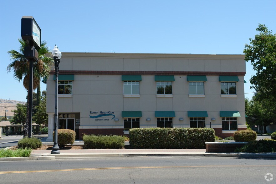 314 N Main St, Porterville, CA for lease - Building Photo - Image 1 of 5