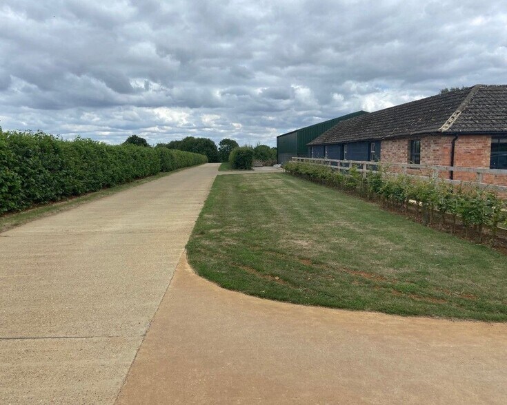 Astrop Rd, Banbury à louer - Photo du bâtiment - Image 3 de 7