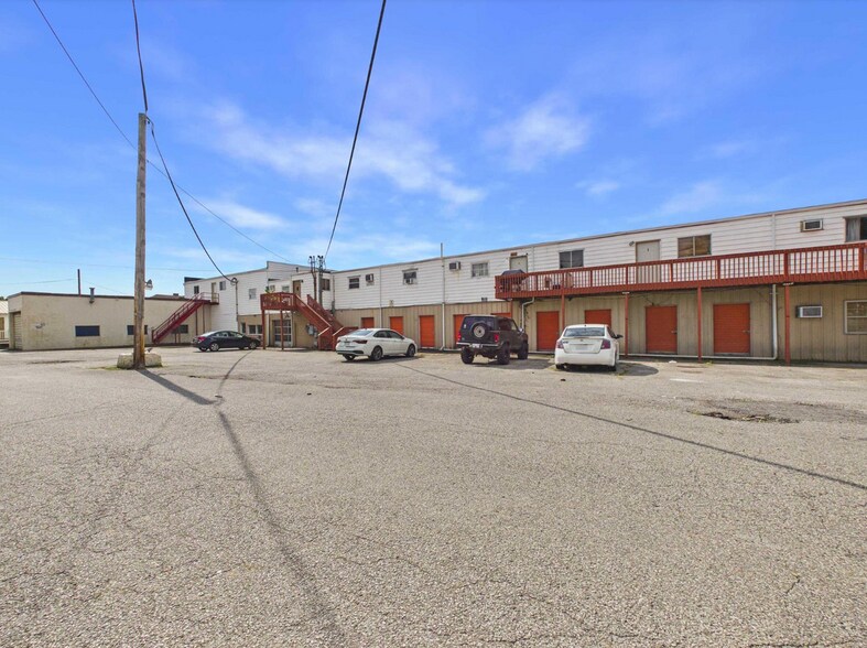 838 Adams Ave, Huntington, WV à vendre - Photo du bâtiment - Image 3 de 20
