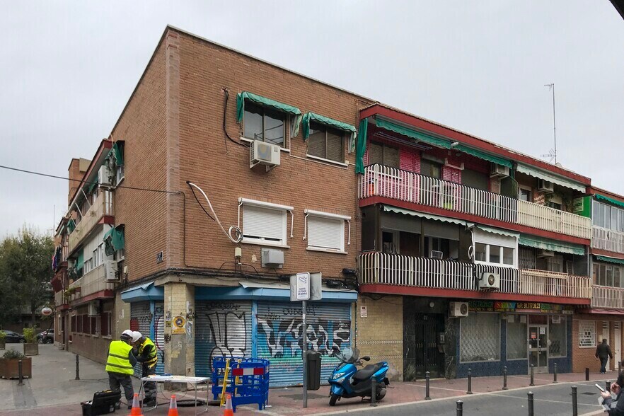 Calle de la Sierra Gádor, 21, Madrid, Madrid for sale - Building Photo - Image 2 of 2