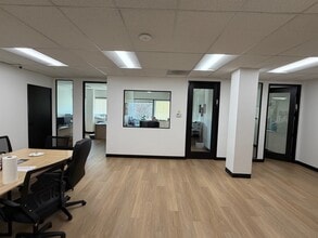 22801 Ventura Blvd, Woodland Hills, CA for lease Interior Photo- Image 2 of 2