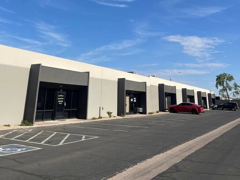 1210 W Alameda Dr, Tempe, AZ à louer - Photo du bâtiment - Image 2 de 4