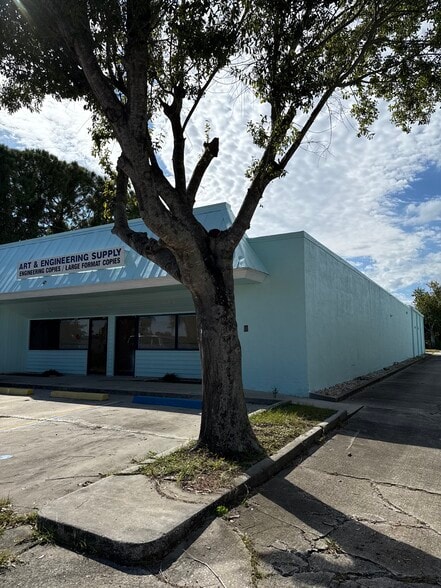 975 N Courtenay Pky, Merritt Island, FL for lease - Building Photo - Image 2 of 12