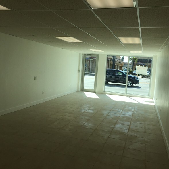 401-405 E Hallandale Beach Blvd, Hallandale Beach, FL à louer - Photo du bâtiment - Image 3 de 10