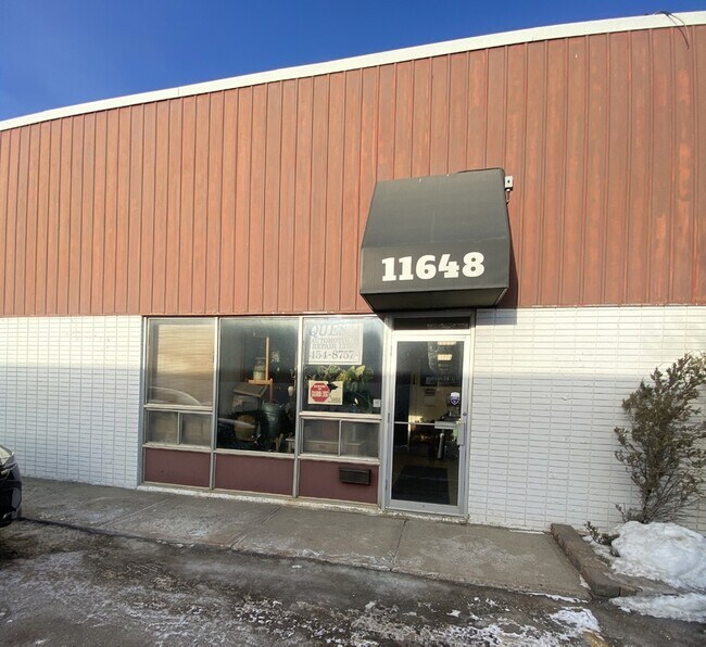 Plus de détails pour 11644-11652 145 St NW, Edmonton, AB - Industriel à louer