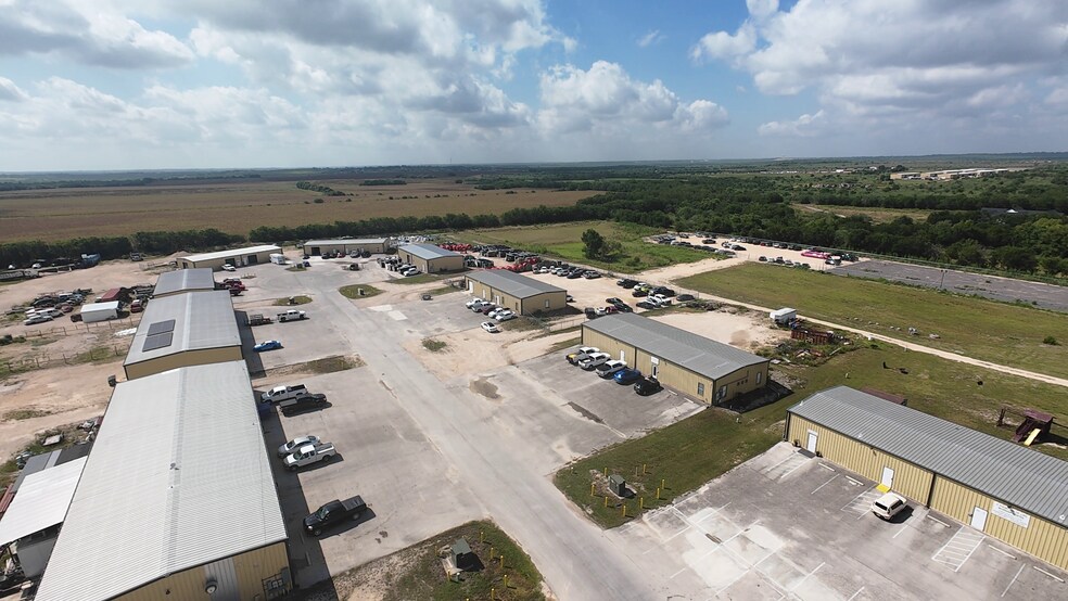 271 Millennium Dr, Kyle, TX à louer - Photo principale - Image 1 de 5