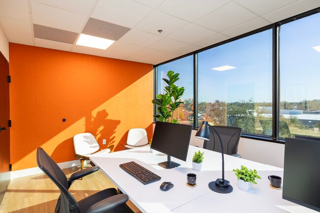 More details for 6698 68th Ave N, Pinellas Park, FL - Coworking for Lease