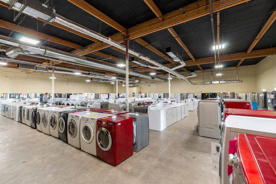 4825 Commercial St SE, Salem, OR à louer - Photo du bâtiment - Image 3 de 14