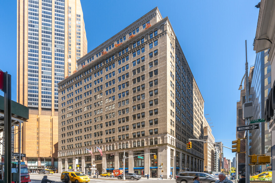 One Park Ave, New York, NY à louer - Photo du bâtiment - Image 1 de 1