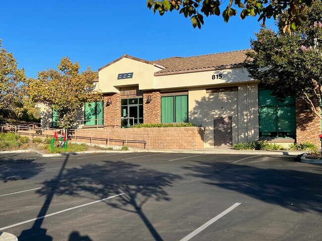 Plus de détails pour 815 Camarillo Springs Rd, Camarillo, CA - Bureau à vendre