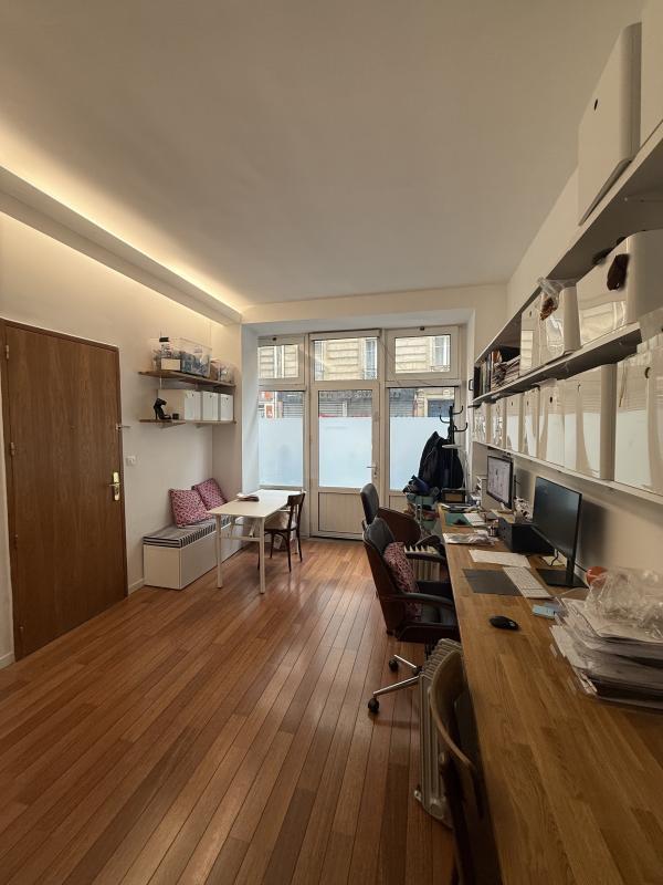 Flex in Paris for sale Interior Photo- Image 1 of 5