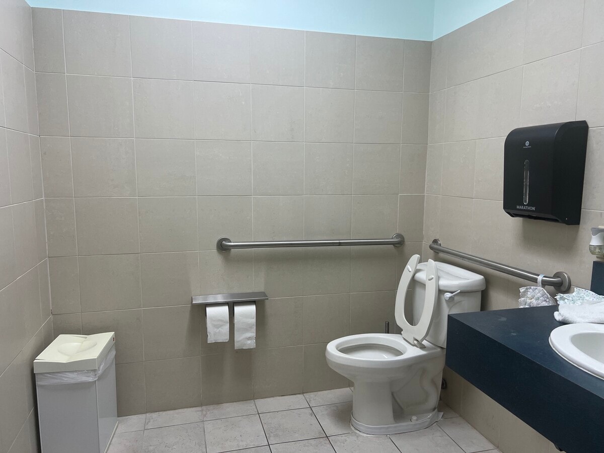 6918 Corporate Dr, Houston, TX 77036 - Unit B-6 -  - Interior Photo - Image 2 of 14