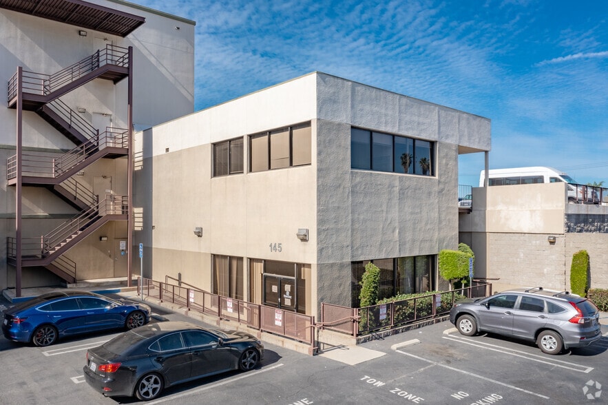 133-145 N Altadena Dr, Pasadena, CA for lease - Building Photo - Image 3 of 6