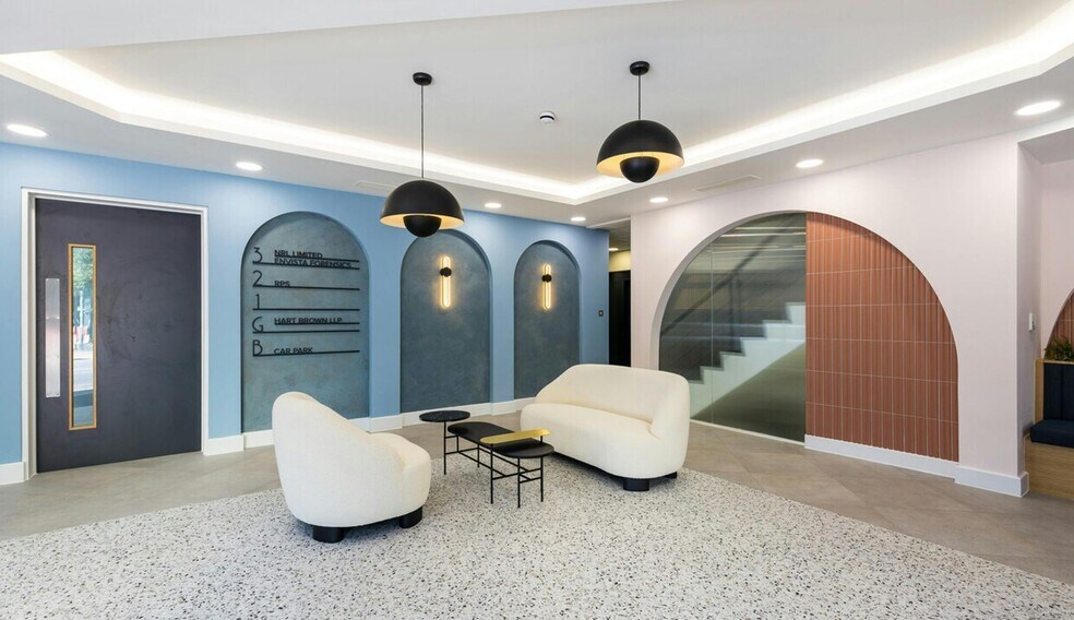 27-41 Church St W, Woking à louer - Photo du bâtiment - Image 3 de 22