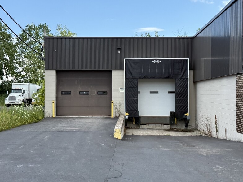 101-103 Oliva Dr, Mattydale, NY for lease - Building Photo - Image 2 of 8