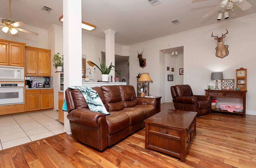 1833 County Road 305, Jarrell, TX à vendre - Photo intérieure - Image 2 de 40