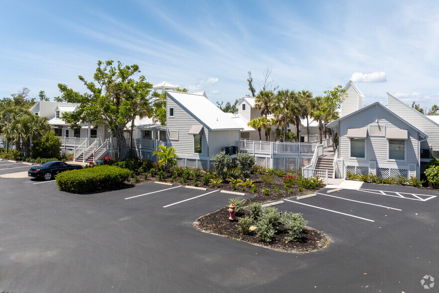 2340 Periwinkle Way, Sanibel, FL for lease - Building Photo - Image 2 of 5