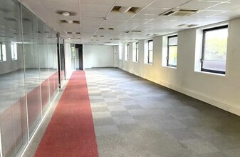 Office in Courbevoie for lease Interior Photo- Image 2 of 3