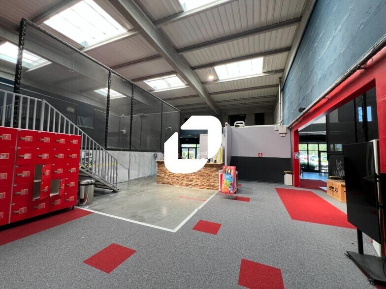 Flex in Hallennes-lez-Haubourdin for lease - Interior Photo - Image 3 of 9