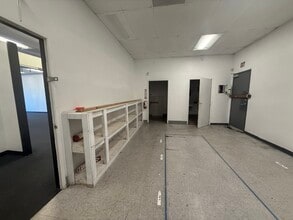 13185 SW Pacific Hwy, Tigard, OR à louer Photo intérieure- Image 1 de 10