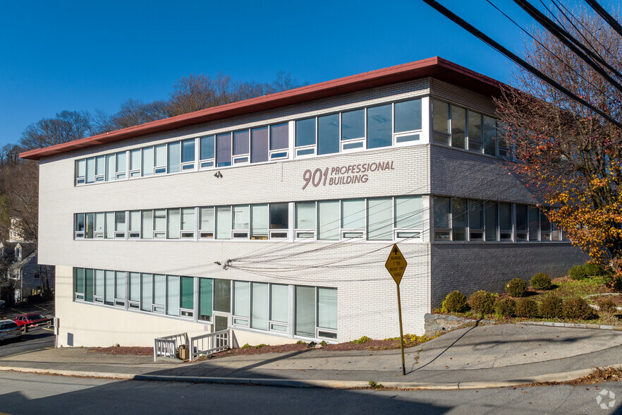 North Broadway Portfolio portfolio of 3 properties for sale on LoopNet.ca - Building Photo - Image 1 of 18