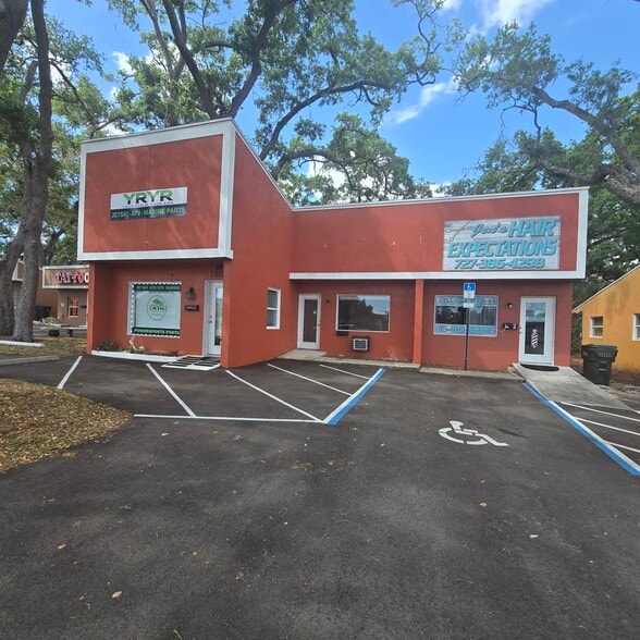 700 E Bay Dr, Largo, FL for lease - Building Photo - Image 2 of 2