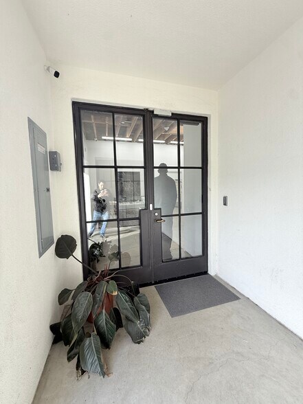 737-747 N Western Ave, Los Angeles, CA à louer - Photo du bâtiment - Image 2 de 7