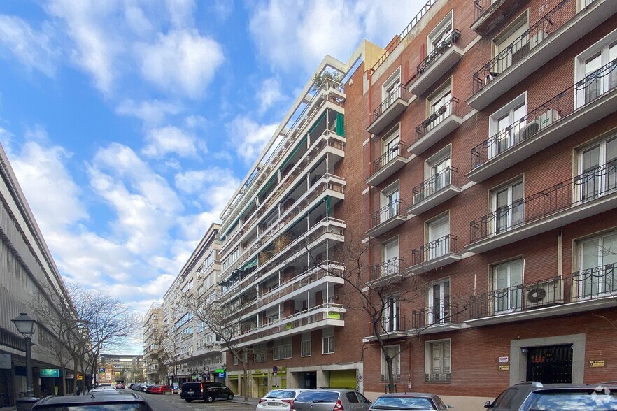 Multifamily in Madrid, MAD for sale - Building Photo - Image 1 of 2