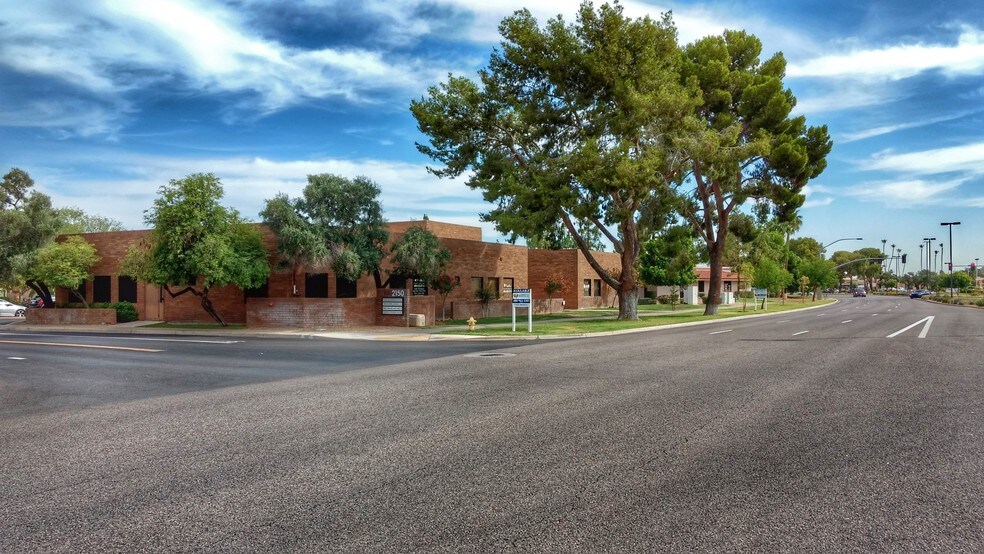 2150 S Dobson Rd, Mesa, AZ à louer - Photo du bâtiment - Image 2 de 9