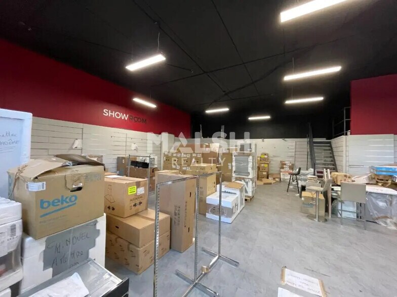 Commerce de détail dans CHAMPAGNE-AU-MONT-D'OR à louer - Photo du bâtiment - Image 3 de 5