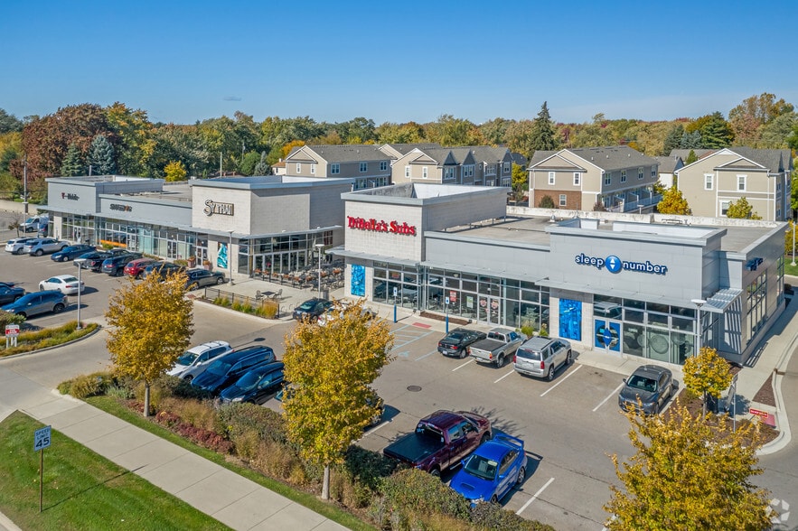 436-507 E Big Beaver Rd, Troy, MI for lease - Building Photo - Image 2 of 8