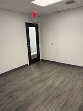 19321 US Hwy 19 N, Clearwater, FL à louer Photo intérieure- Image 2 de 5