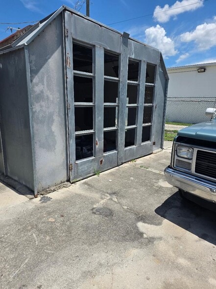 2830 St Charles St, Fort Myers, FL à vendre - Photo du bâtiment - Image 3 de 6