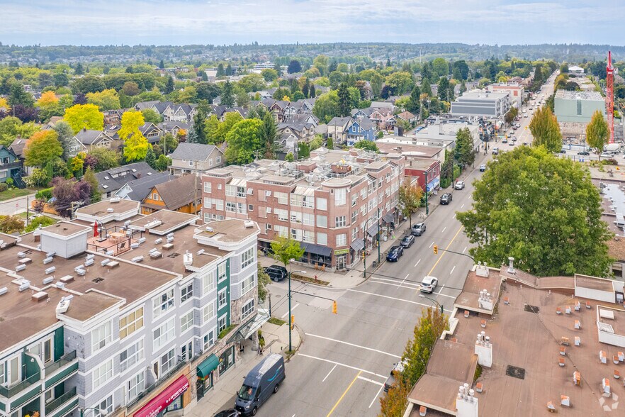 2702-2716 W 4th Ave, Vancouver, BC à vendre - Aérien - Image 3 de 6