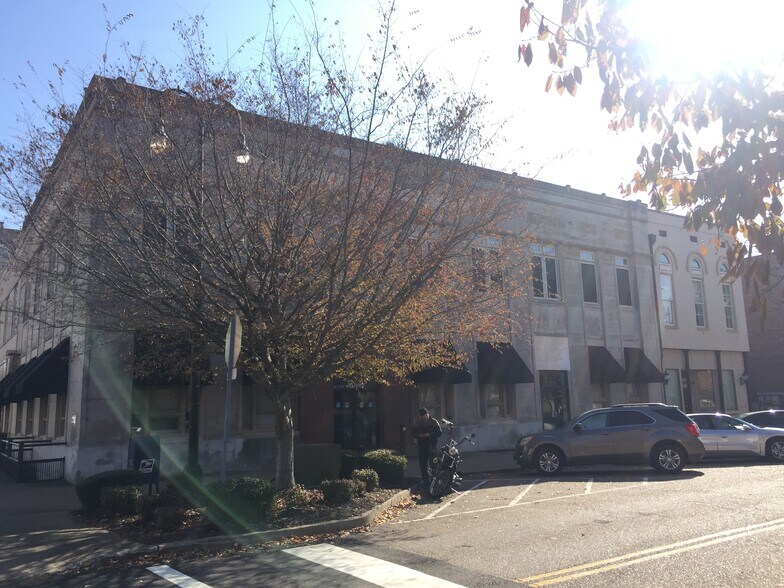 118 N Liberty St, Jackson, TN à louer - Photo du bâtiment - Image 3 de 14