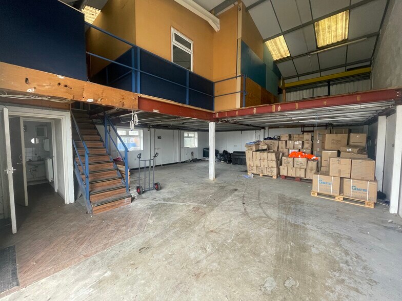 Burial Ground Ln, Maidstone à louer - Photo du bâtiment - Image 2 de 2