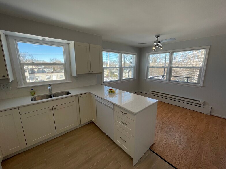 215 N Waukegan Rd, Lake Bluff, IL à vendre - Photo intérieure - Image 2 de 57