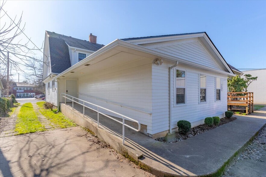 1607 State St, Salem, OR for lease - Building Photo - Image 2 of 19