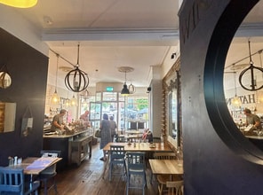 38 The Pantiles, Tunbridge Wells for lease Interior Photo- Image 2 of 3
