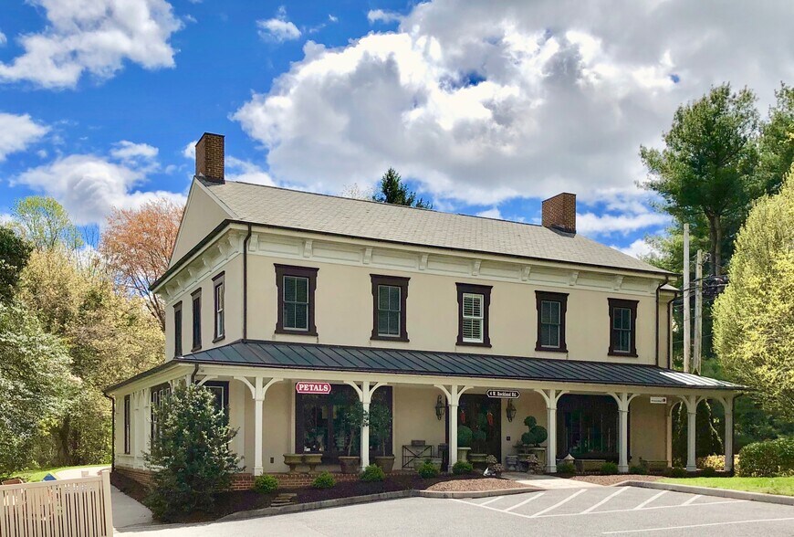 4 W Rockland Rd, Montchanin, DE à louer - Photo du bâtiment - Image 2 de 7