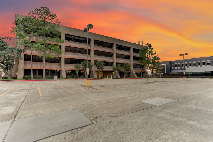 8200 Wednesbury Ln, Houston, TX for lease - Building Photo - Image 2 of 28