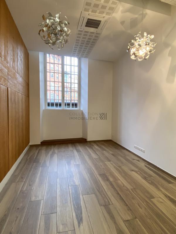 Office in Toulouse for lease Interior Photo- Image 1 of 6