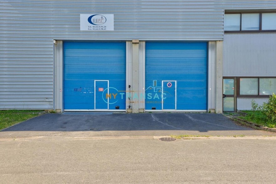 Flex in Collégien for lease - Building Photo - Image 3 of 4