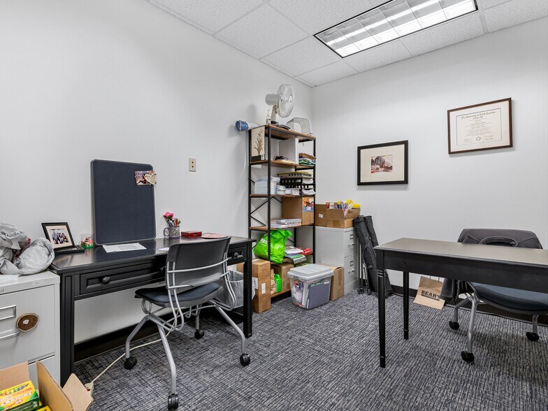 53 Asheland Avenue portfolio of 3 properties for sale on LoopNet.ca - Building Photo - Image 3 of 45