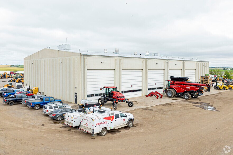 260180 Writing Creek Cres, Rocky View No 44, AB à louer - Photo du bâtiment - Image 2 de 3