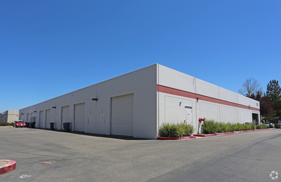 1039 Serpentine Ln, Pleasanton, CA for lease - Building Photo - Image 3 of 12