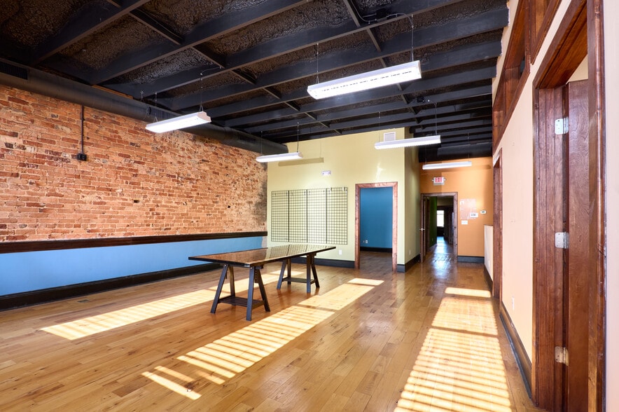 119 N Main St, Mooresville, NC for lease - Interior Photo - Image 3 of 17