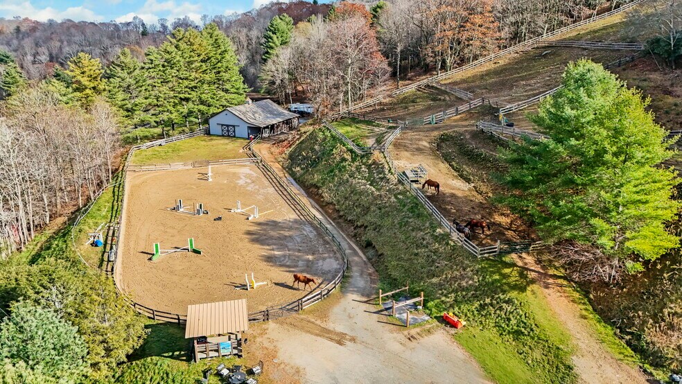 223 Pine Hill Rd, Boone, NC à vendre - Photo du bâtiment - Image 2 de 13